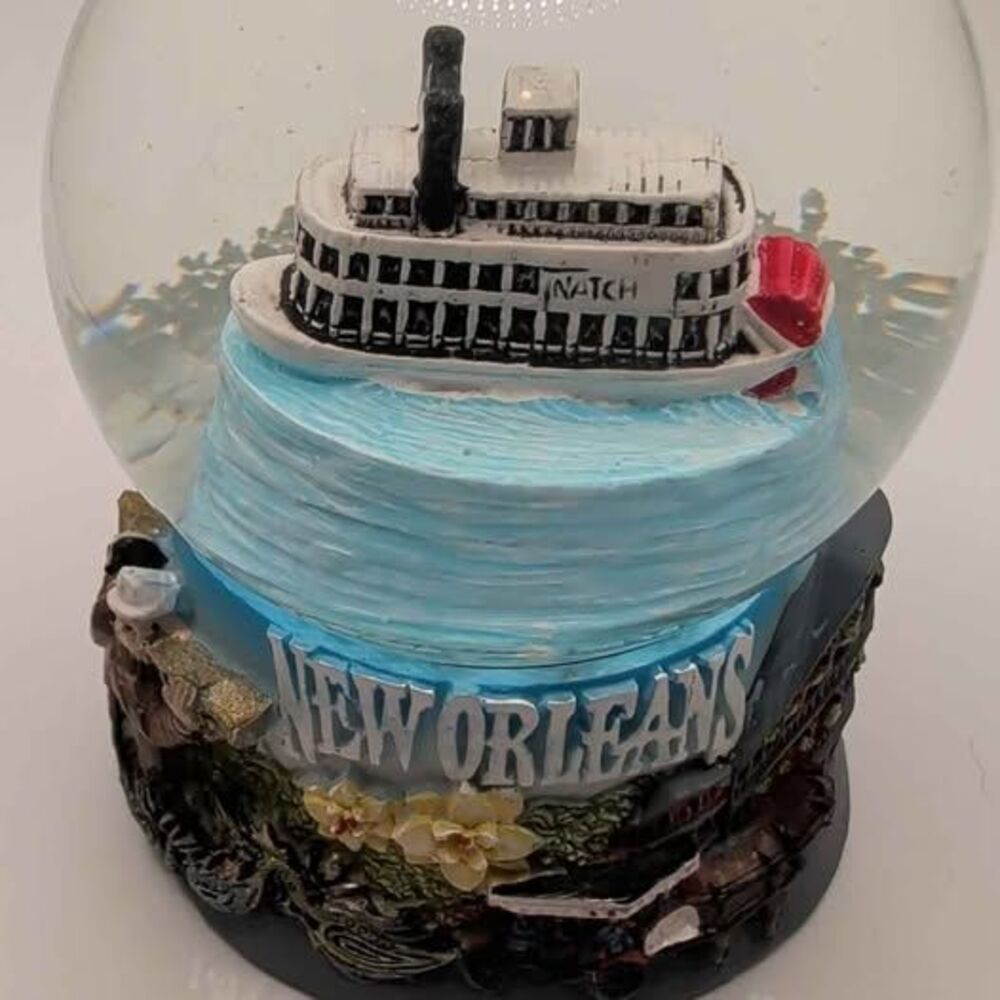 Vintage New Orleans Natchez Steamboat Snow Globe